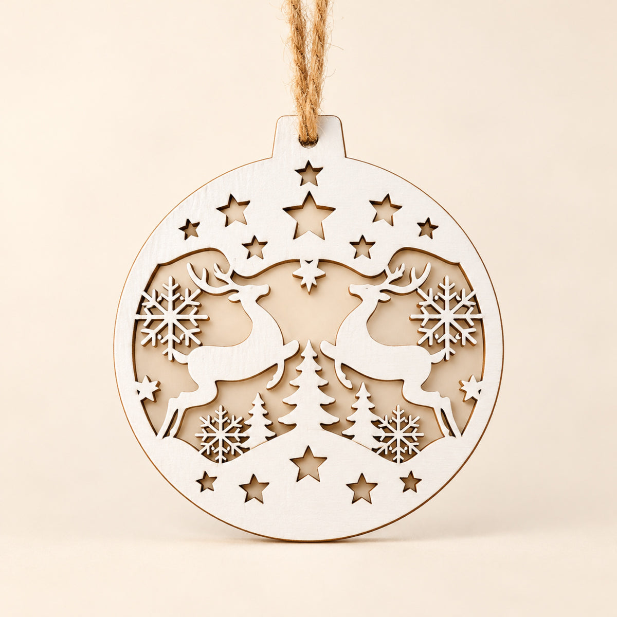 Adorno nórdico de madera para el árbol