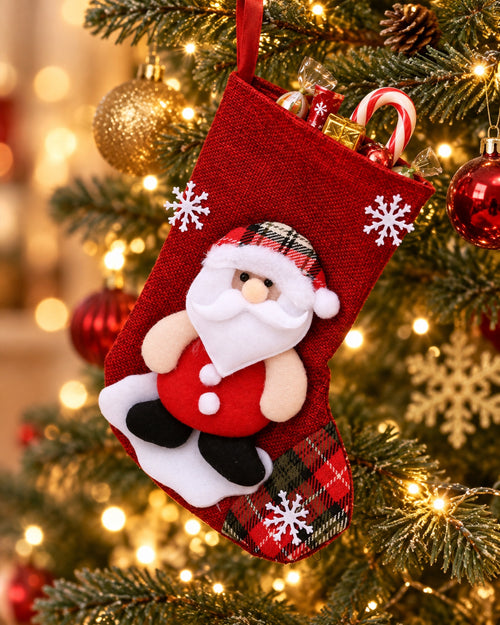 Bolsa de regalo navideña para colgar en una casa decorada para Navidad